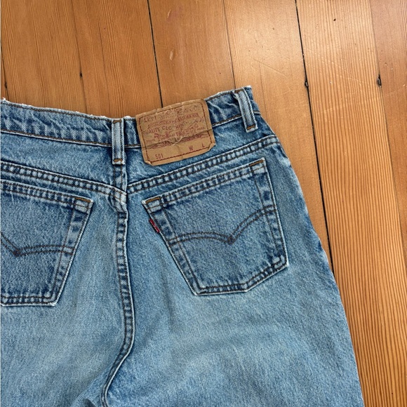 Beautiful mid blue vintage Levi’s 501 for women high rise made in Canada - Picture 3 of 6